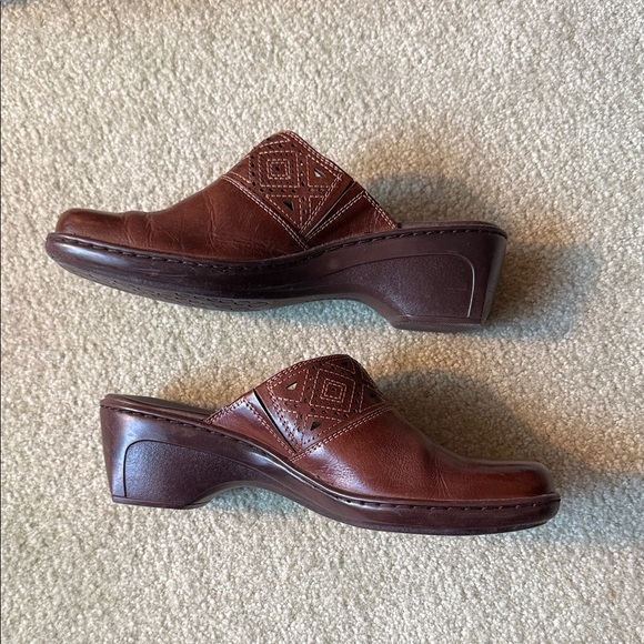 Clarks Women’s Dark Brown Leather Loafers - Picture 4 of 7